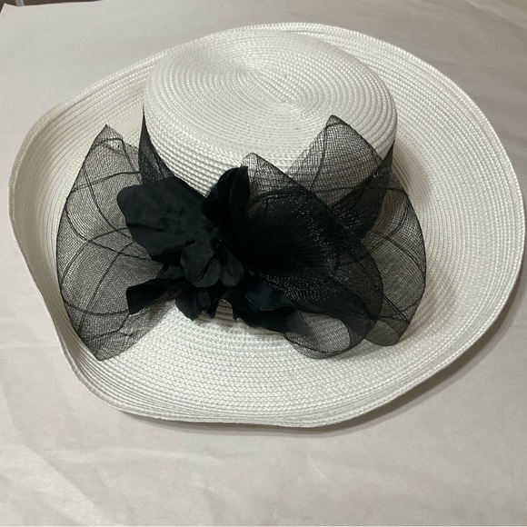 PLAZA Suite New York Brent Wide Brim Floppy Straw Hat White with Black Organza - Picture 1 of 7